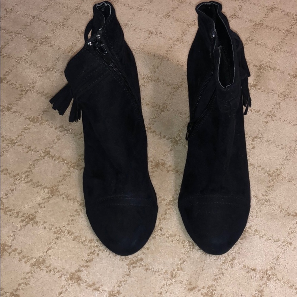 Black wedge boots